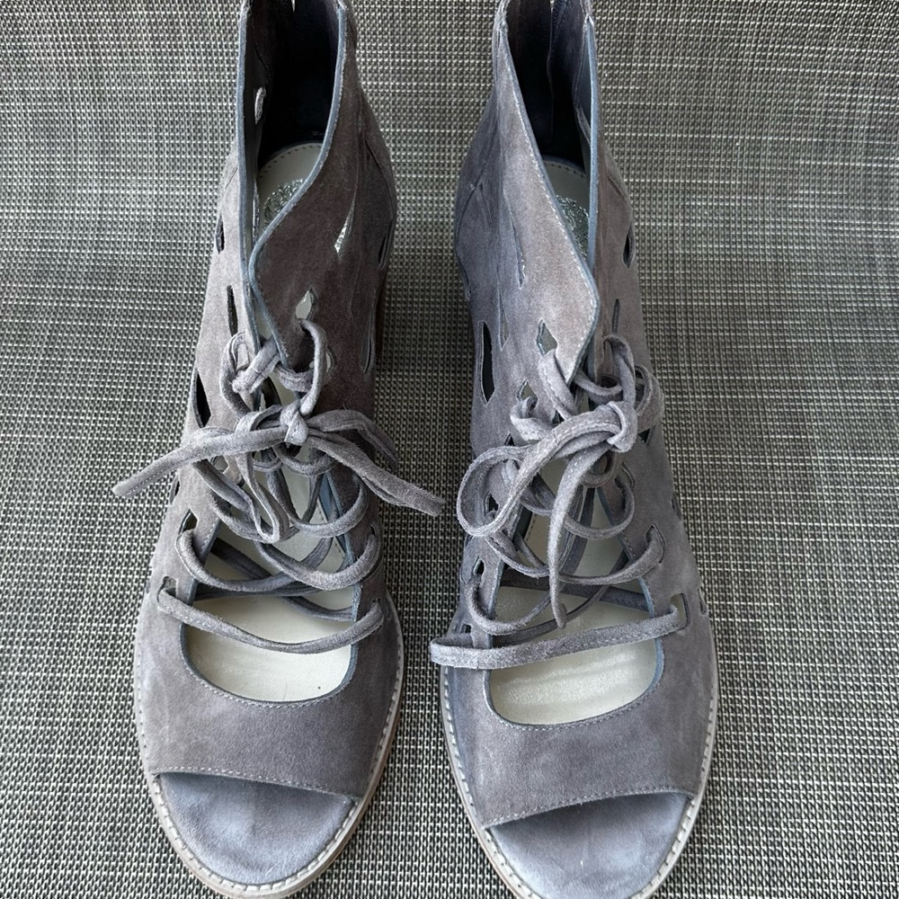 Euc Vince Camuto Tressa Taupe Open Toe Perforated… - image 3